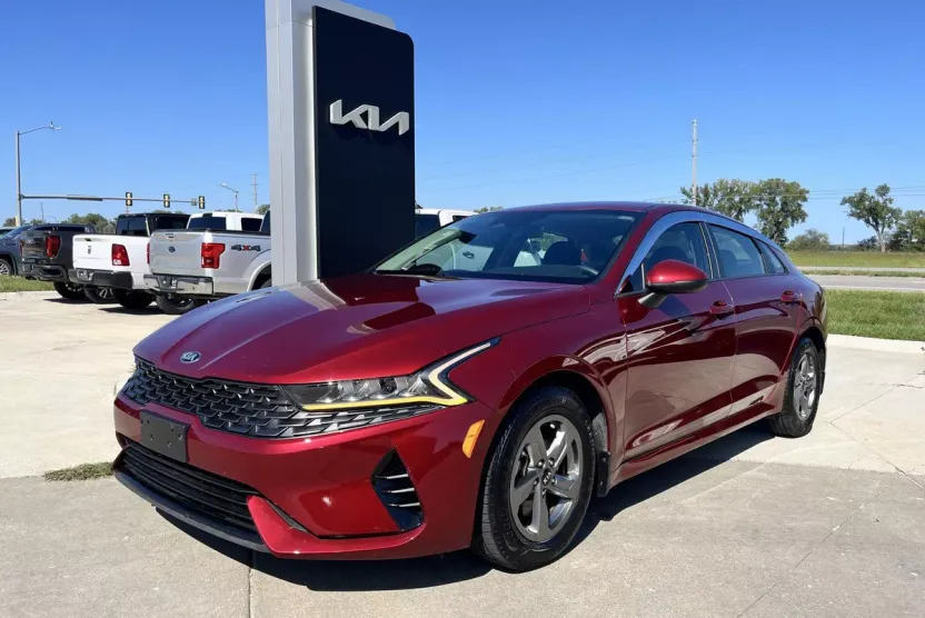 2021 Kia K5 LXS photo 1
