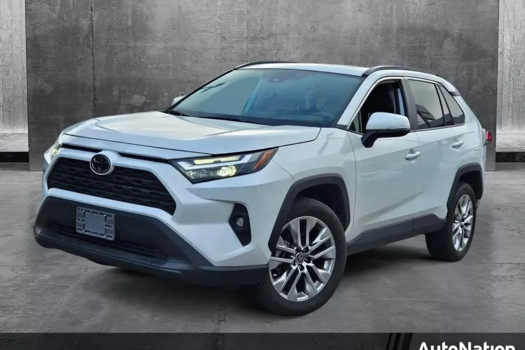 2024 Toyota RAV4 XLE Premium photo 1