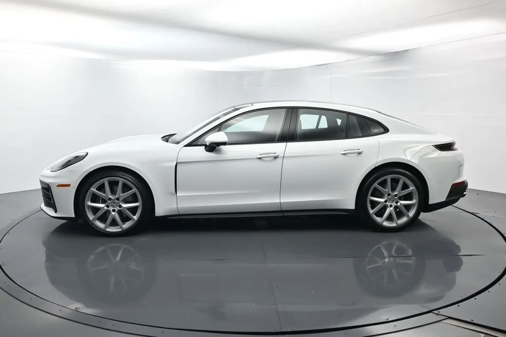2025 Porsche Panamera 4 photo 1