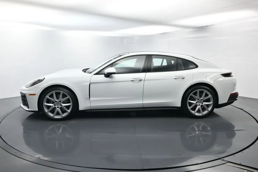 2025 Porsche Panamera 4 photo 1