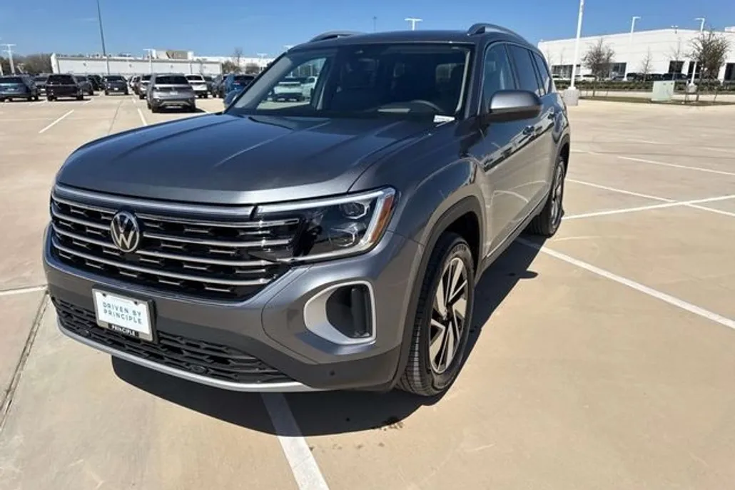 2025 Volkswagen Atlas SEL photo 1