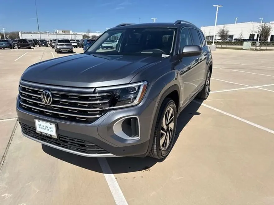 2025 Volkswagen Atlas SEL photo 1