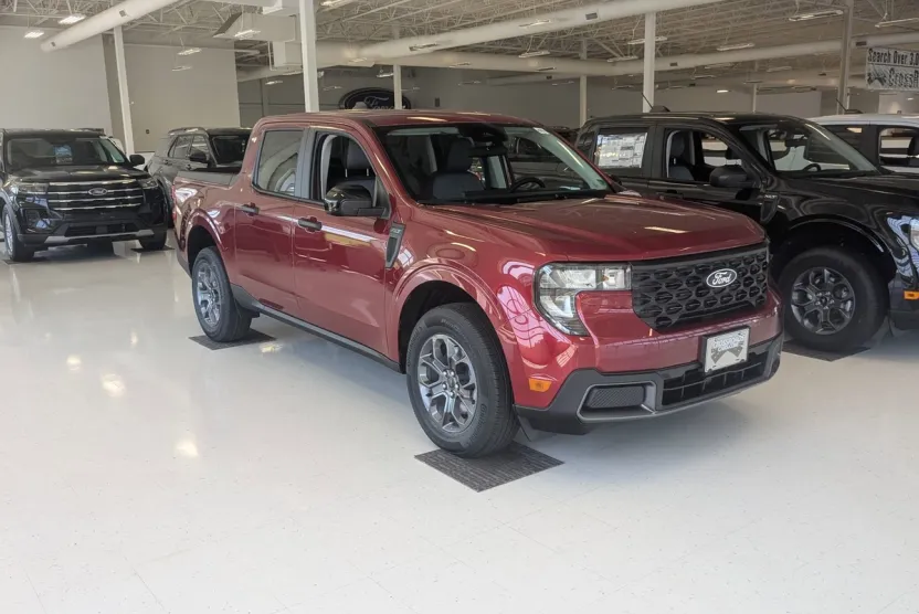 2025 Ford Maverick XLT photo 1