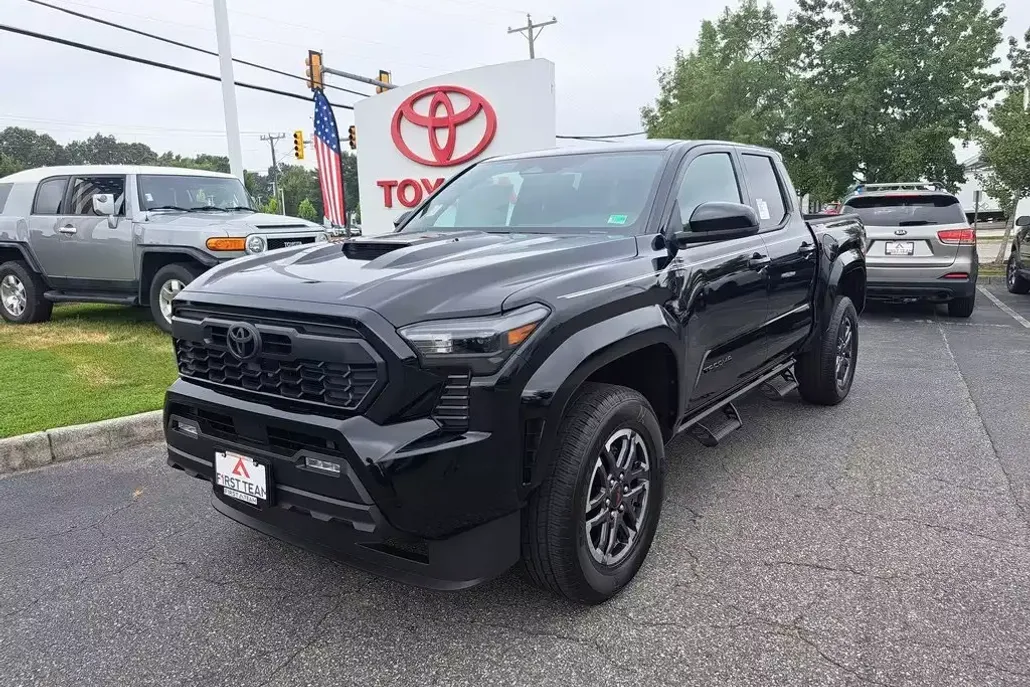 2025 Toyota Tacoma TRD Sport Double Cab photo 1