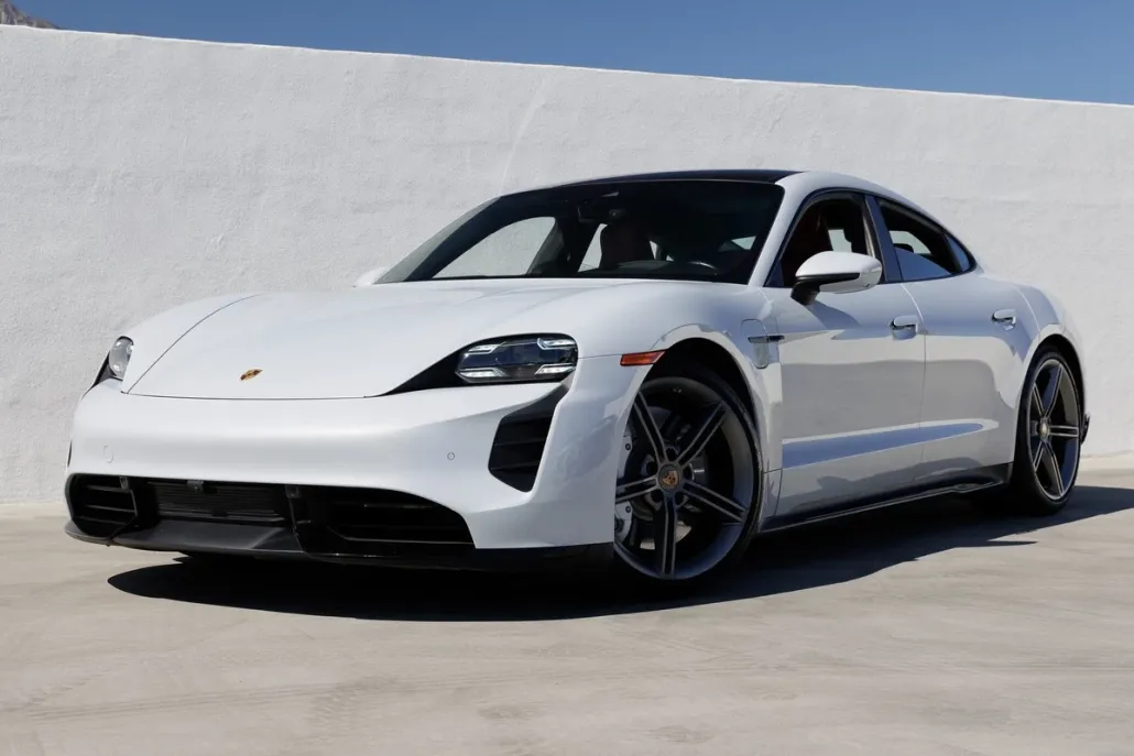 2021 Porsche Taycan Turbo photo 1