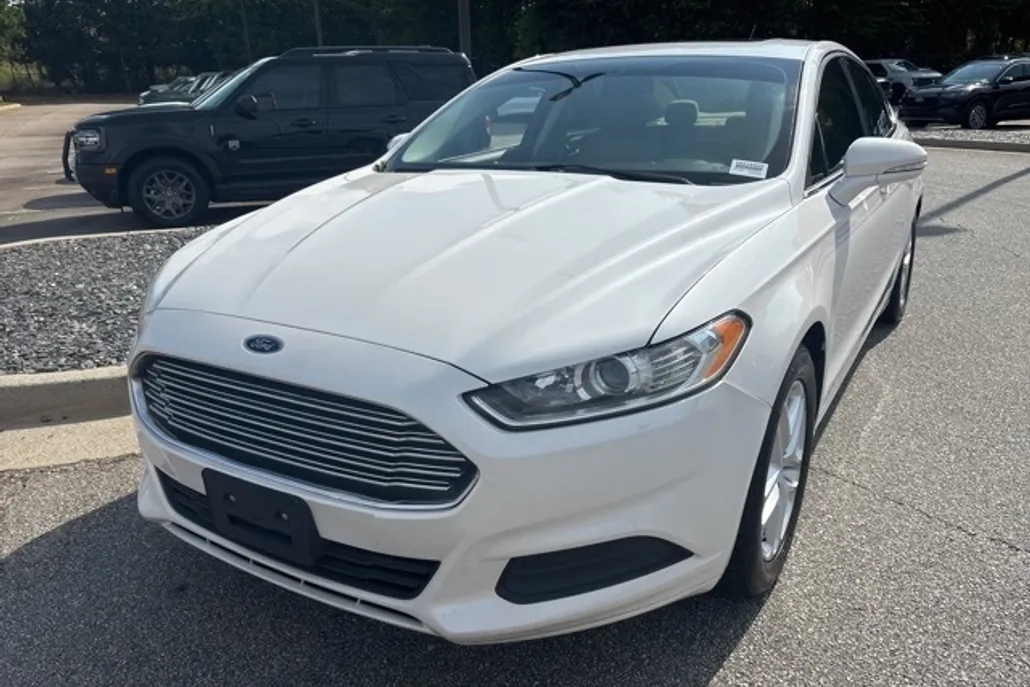 2016 Ford Fusion SE photo 1