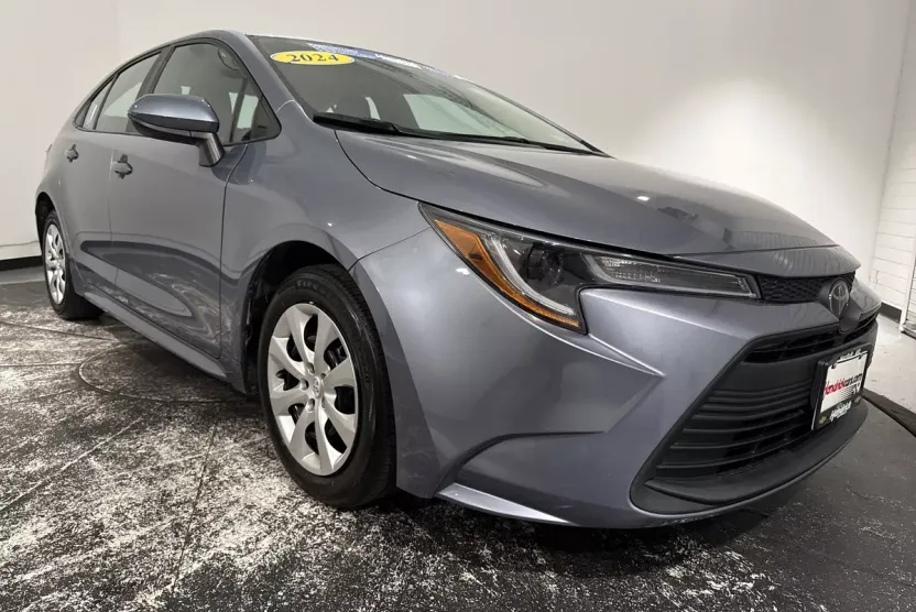 2024 Toyota Corolla LE photo 1