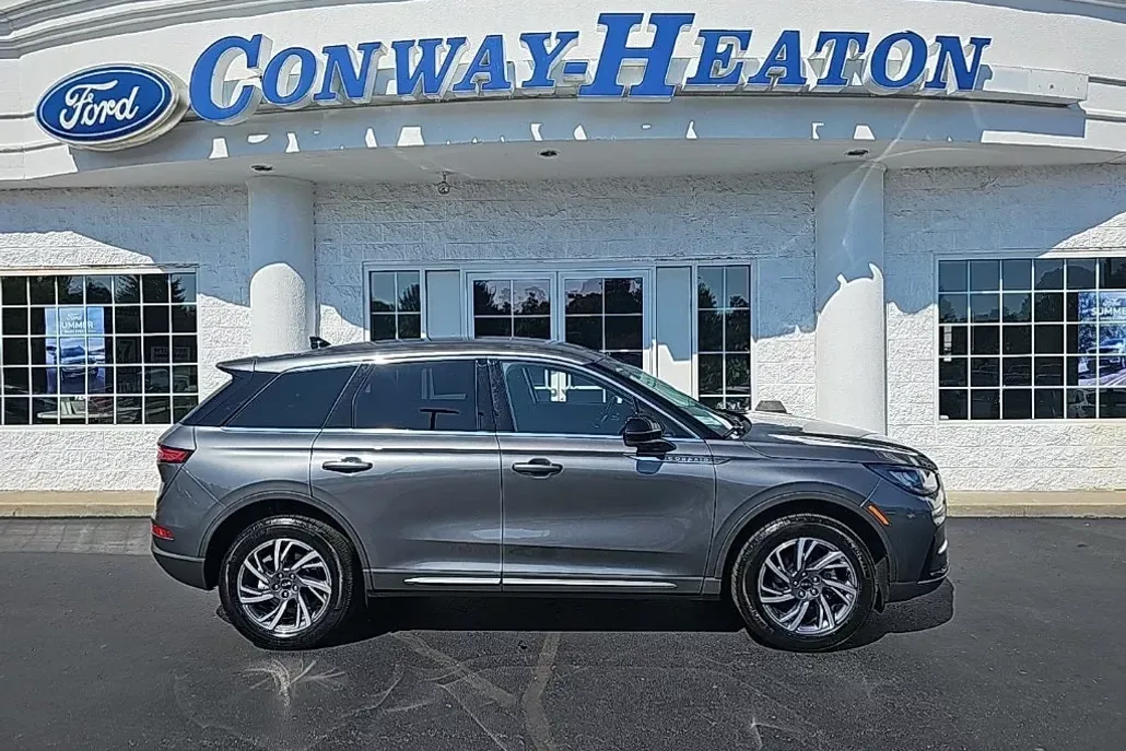 2023 Lincoln Corsair Standard photo 1