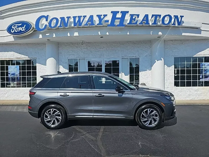 2023 Lincoln Corsair Standard photo 1
