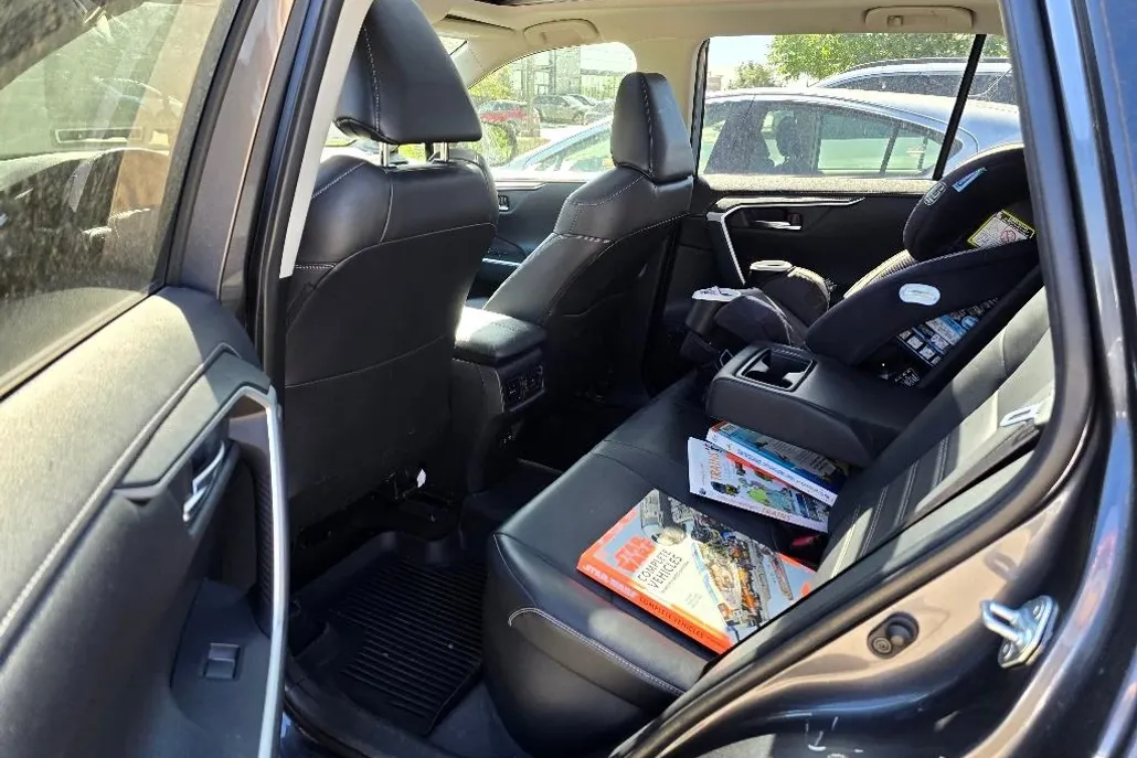 2019 Toyota RAV4 Hybrid Limited photo 1
