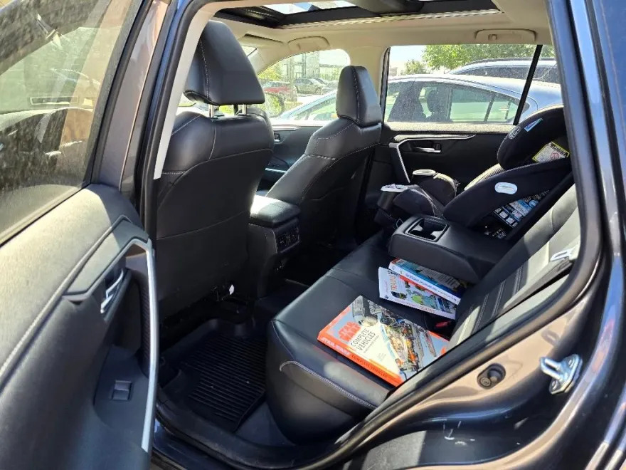 2019 Toyota RAV4 Hybrid Limited photo 1