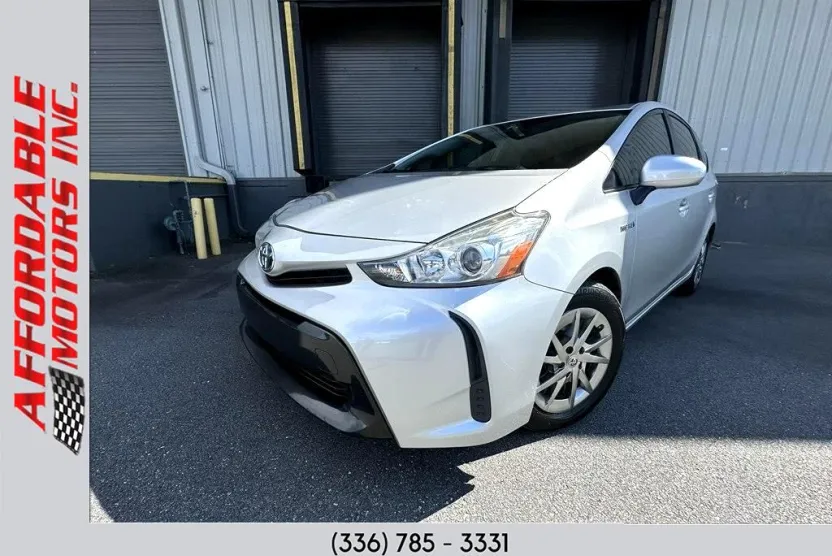 2015 Toyota Prius V Two photo 1