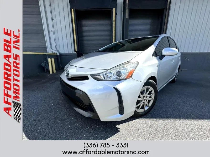 2015 Toyota Prius V Two photo 1