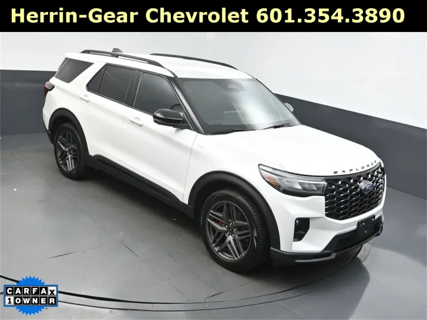 2025 Ford Explorer ST-Line photo 1