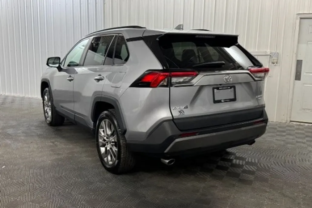 2021 Toyota RAV4 Limited photo 1