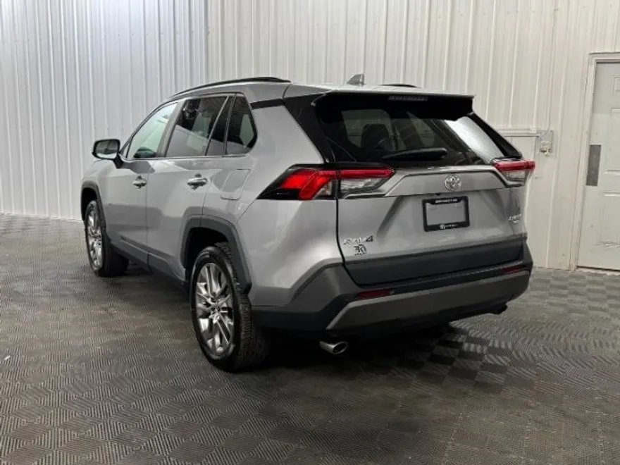 2021 Toyota RAV4 Limited photo 1