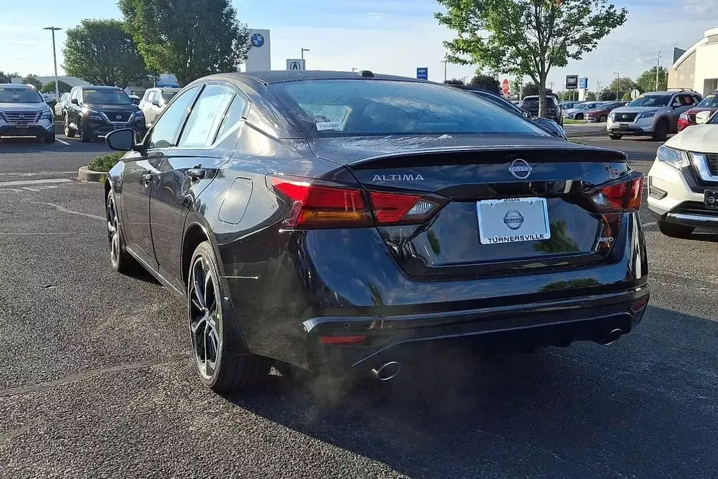 2025 Nissan Altima 2.5 SR photo 1