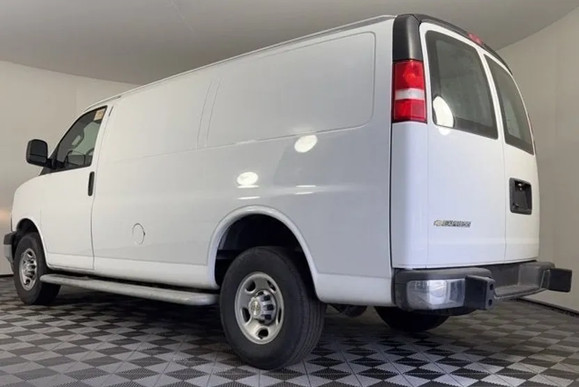 2024 Chevrolet Express 2500 Cargo photo 1