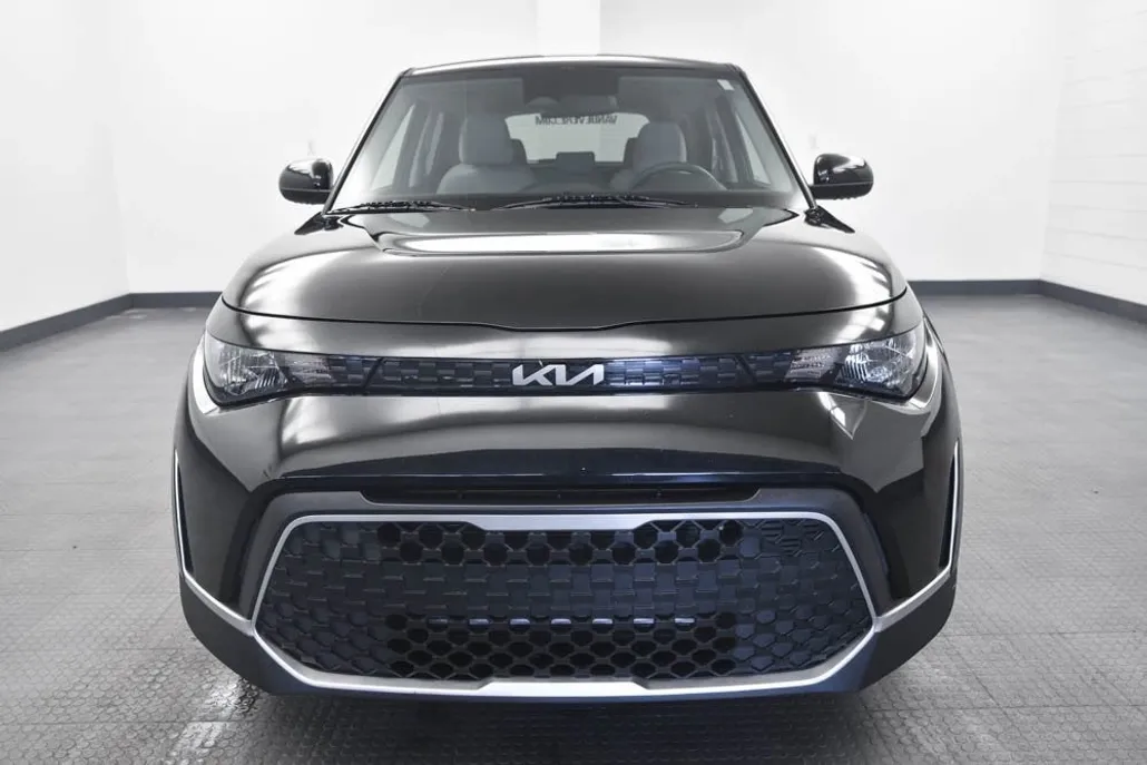 2023 Kia Soul LX photo 1