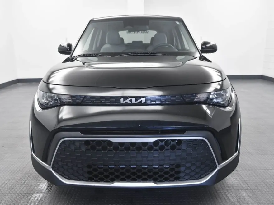 2023 Kia Soul LX photo 1