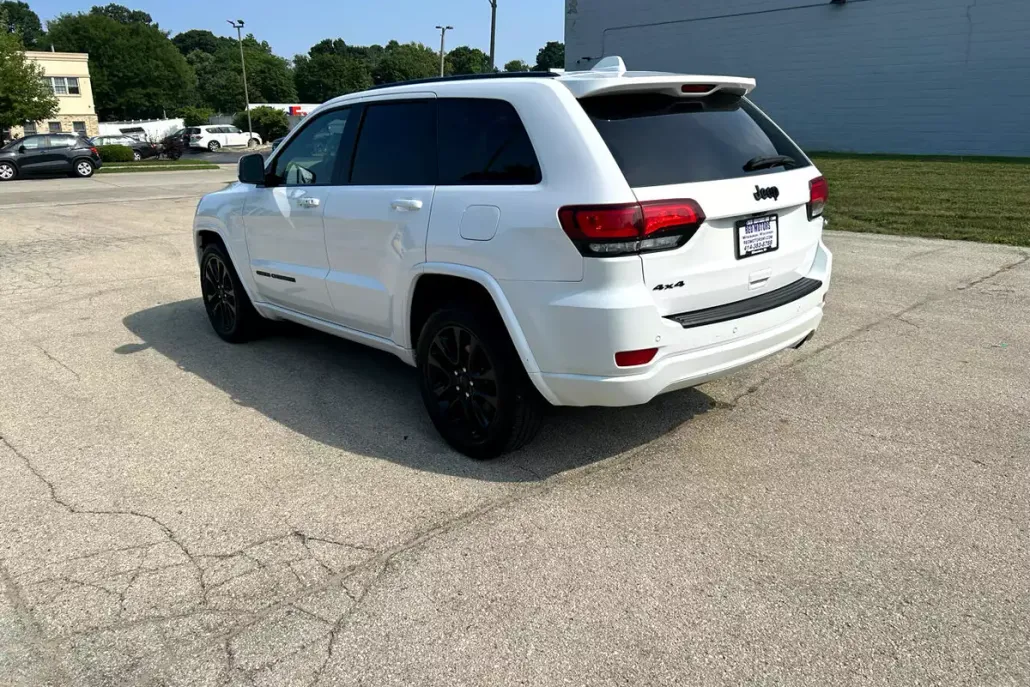 2020 Jeep Grand Cherokee Laredo photo 1