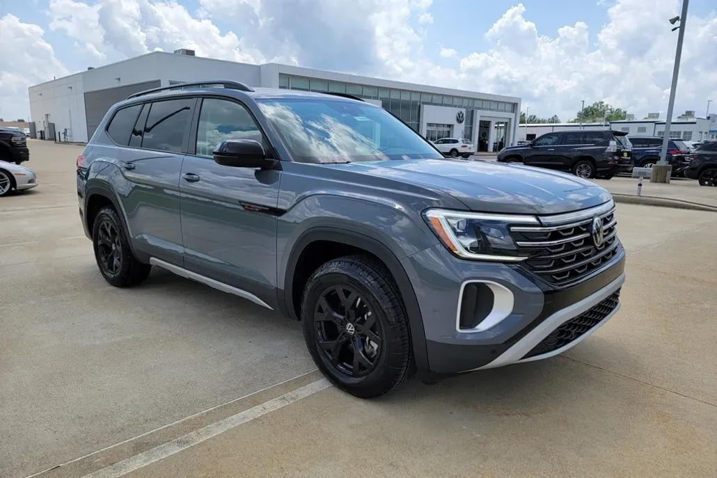 2025 Volkswagen Atlas Peak Edition SE photo 1