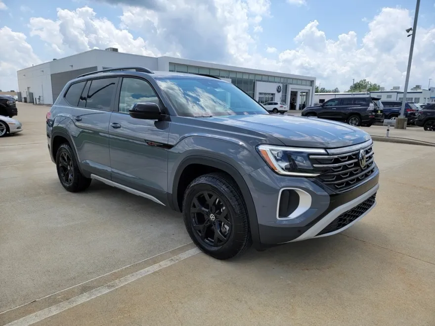 2025 Volkswagen Atlas Peak Edition SE photo 1