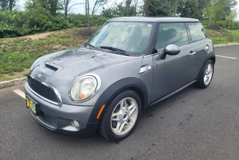 2010 Mini Cooper S photo 1