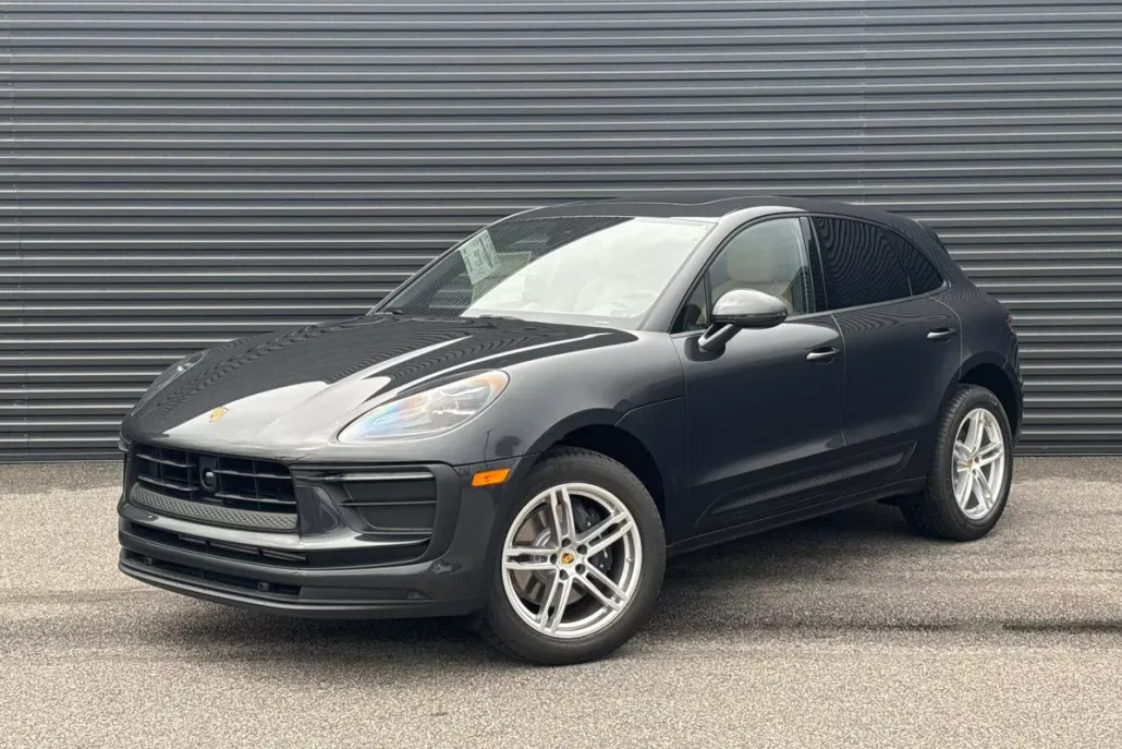 2025 Porsche Macan T photo 1
