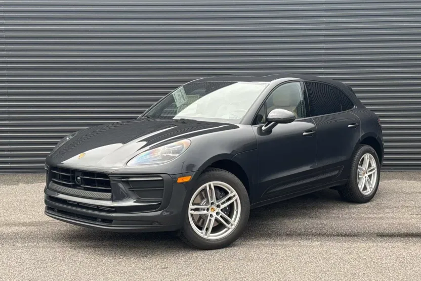 2025 Porsche Macan T photo 1