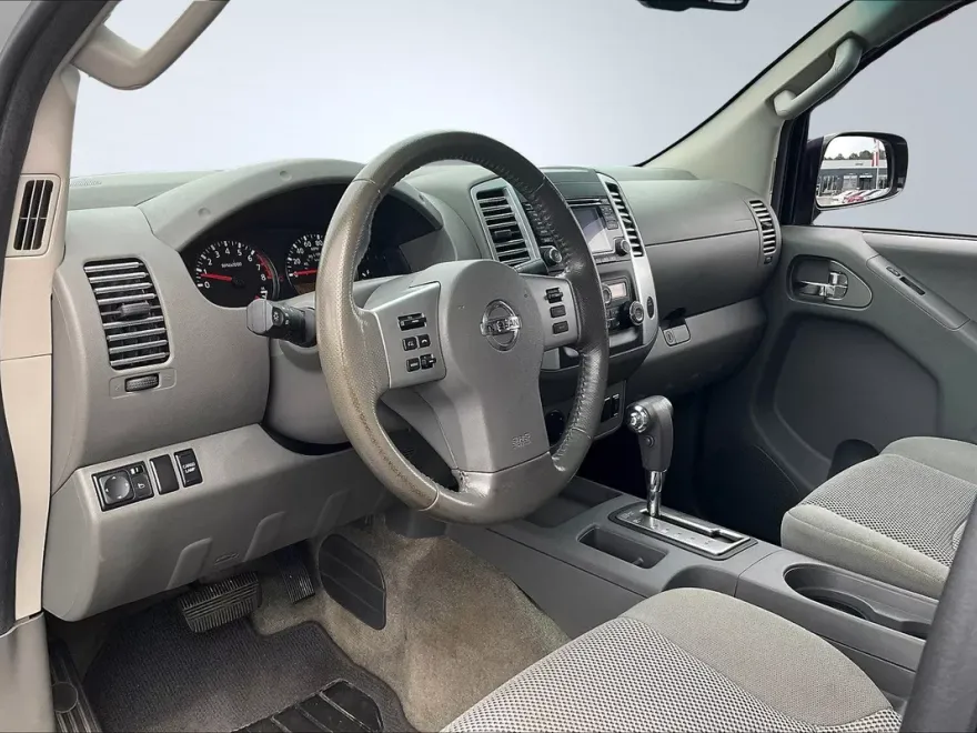 2017 Nissan Frontier SV photo 13