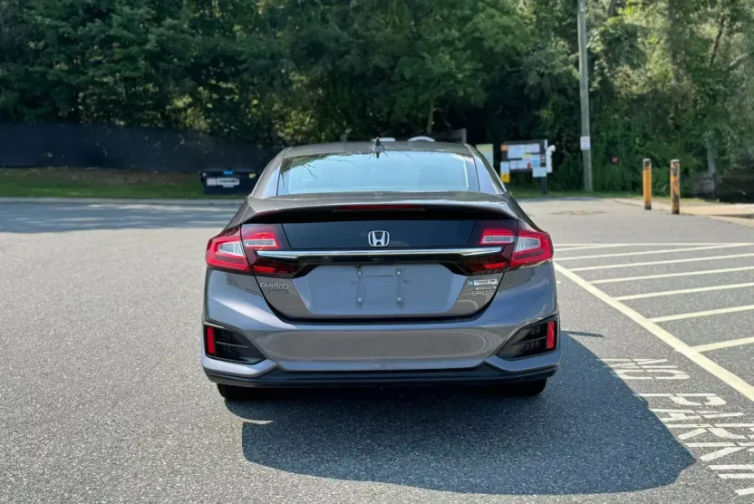 2018 Honda Clarity Plug-In Hybrid Touring photo 1