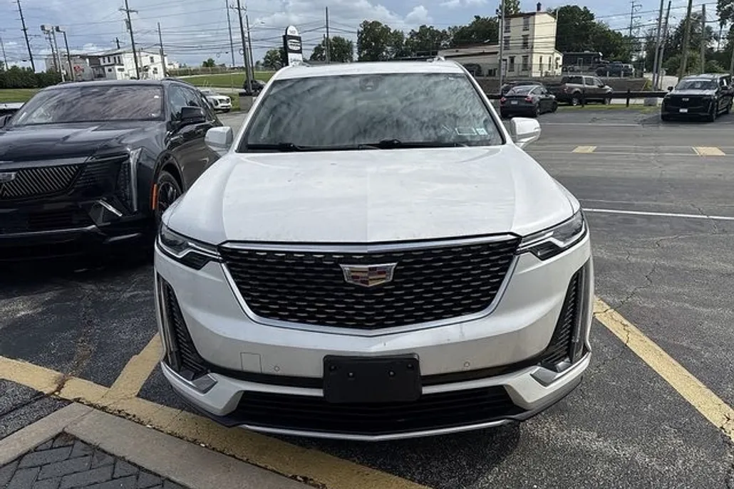 2022 Cadillac XT6 Luxury photo 1