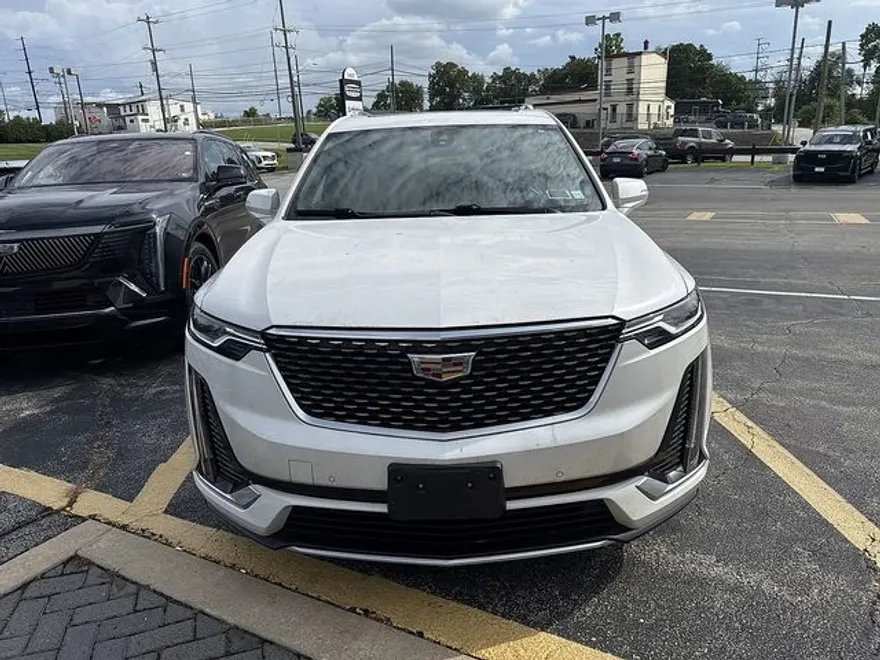 2022 Cadillac XT6 Luxury photo 1