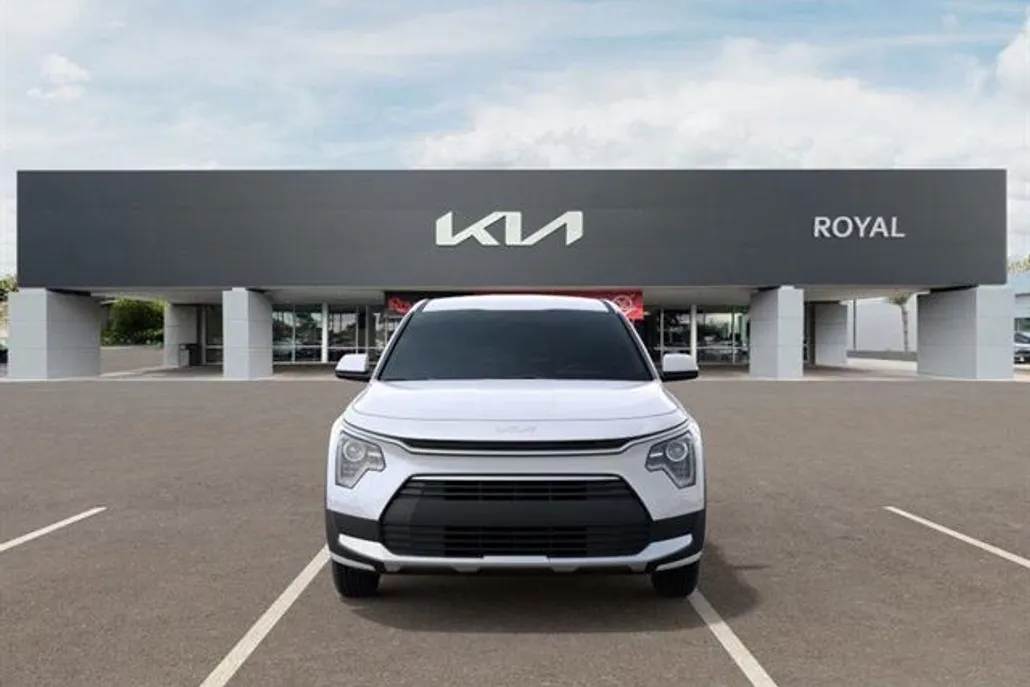 2025 Kia Niro LX photo 1
