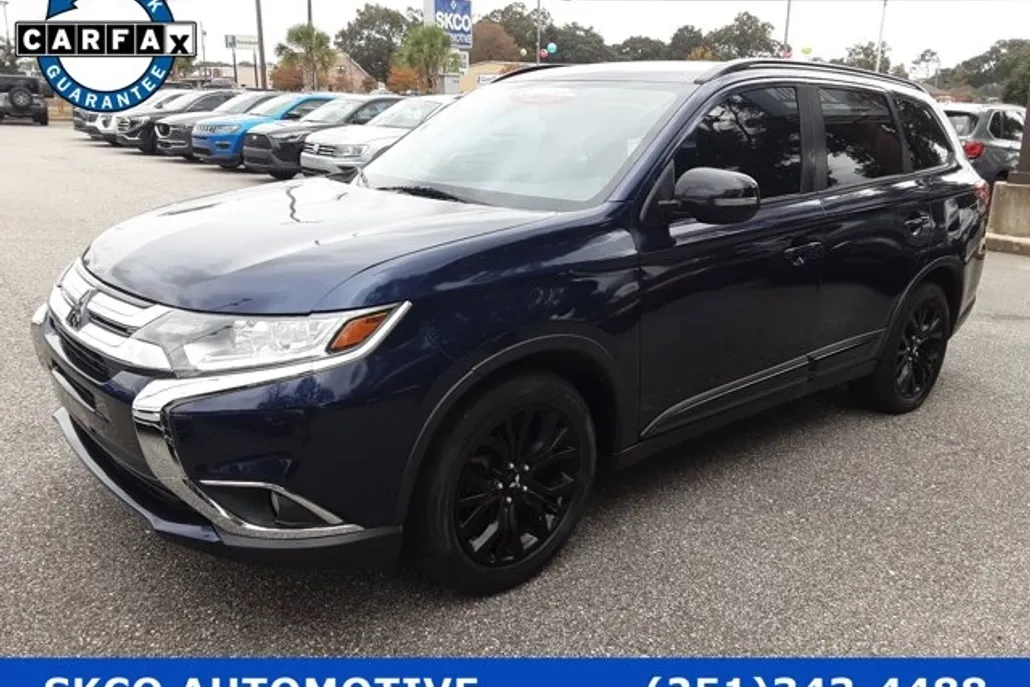 2018 Mitsubishi Outlander LE photo 1