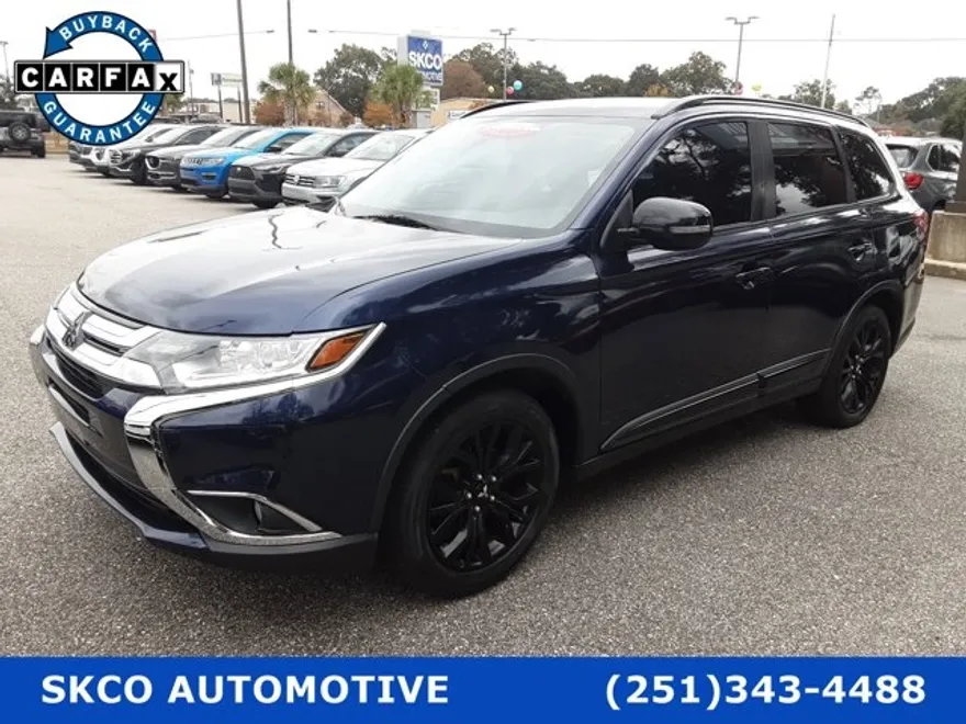 2018 Mitsubishi Outlander LE photo 1