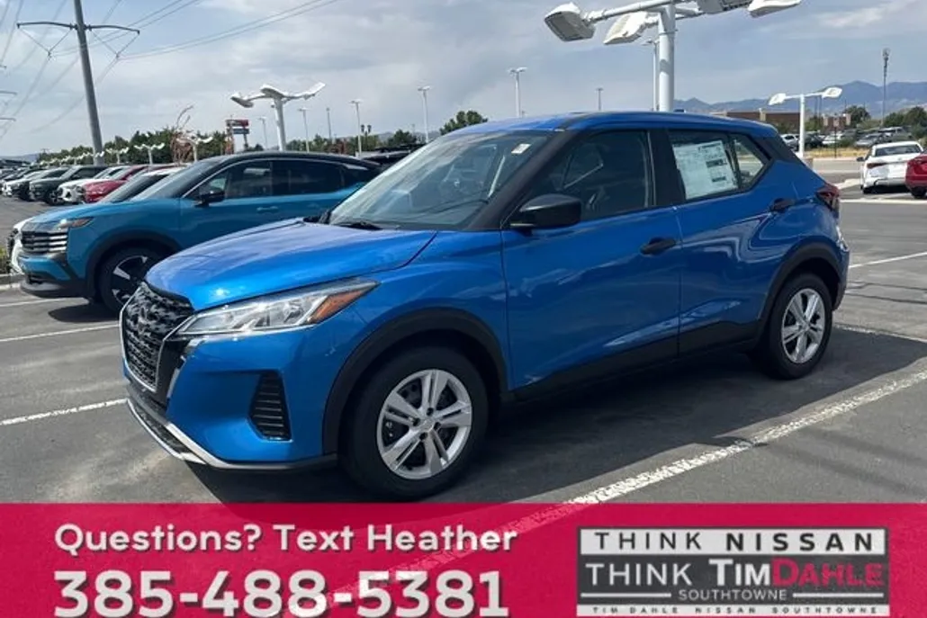 2025 Nissan Kicks Play S photo 1