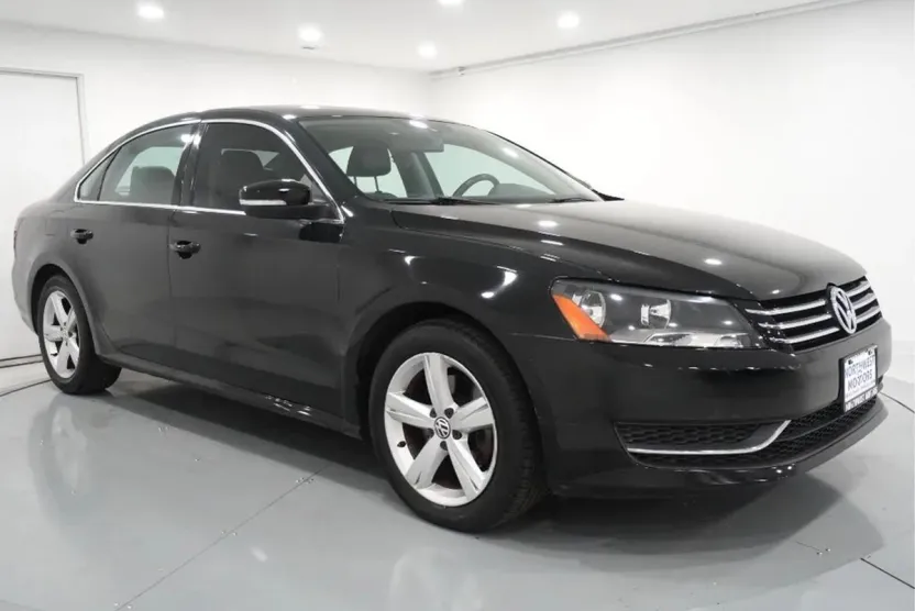 2013 Volkswagen Passat SE photo 1