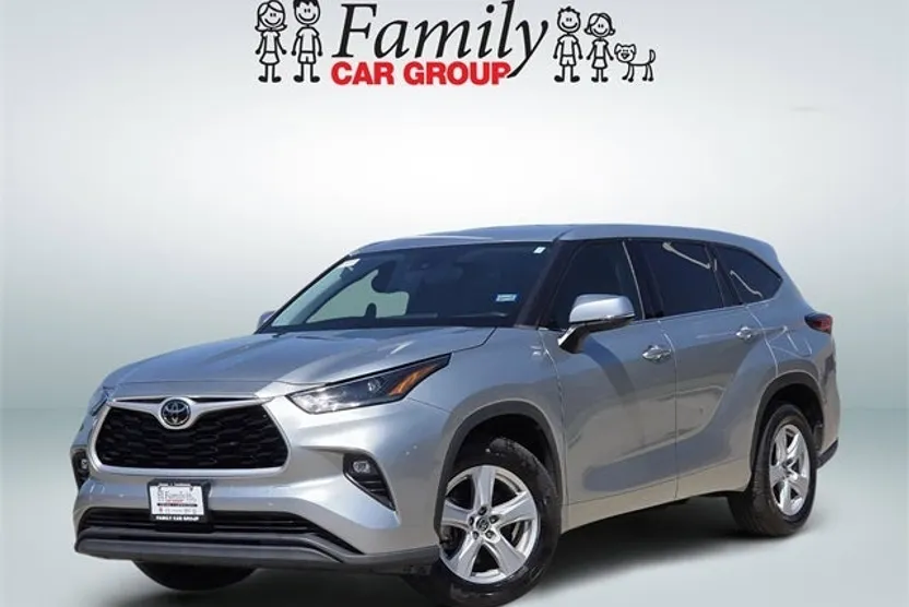 2021 Toyota Highlander LE photo 1