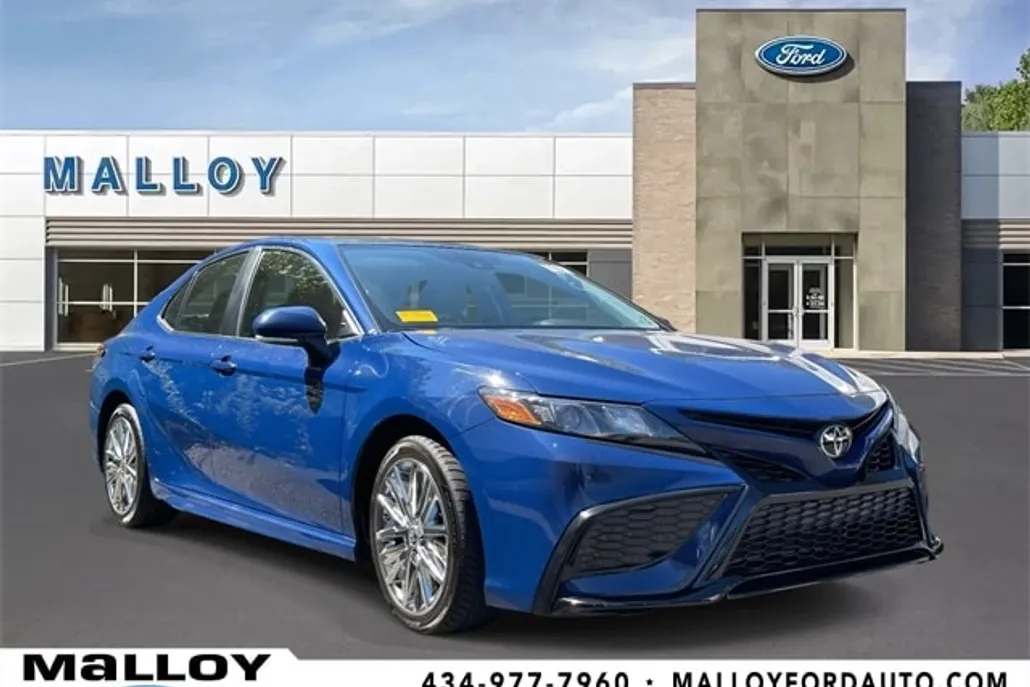 2024 Toyota Camry SE photo 1