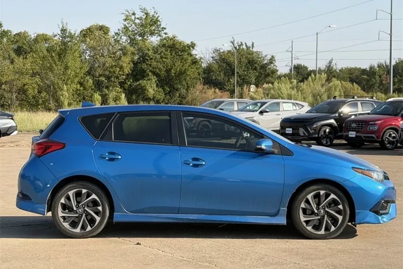 2017 Toyota Corolla iM Base photo 1