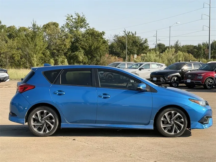 2017 Toyota Corolla iM Base photo 1