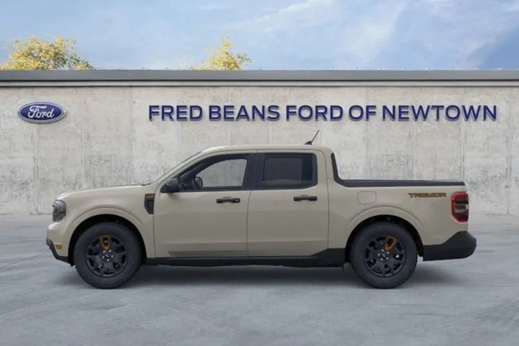 2024 Ford Maverick XLT photo 1