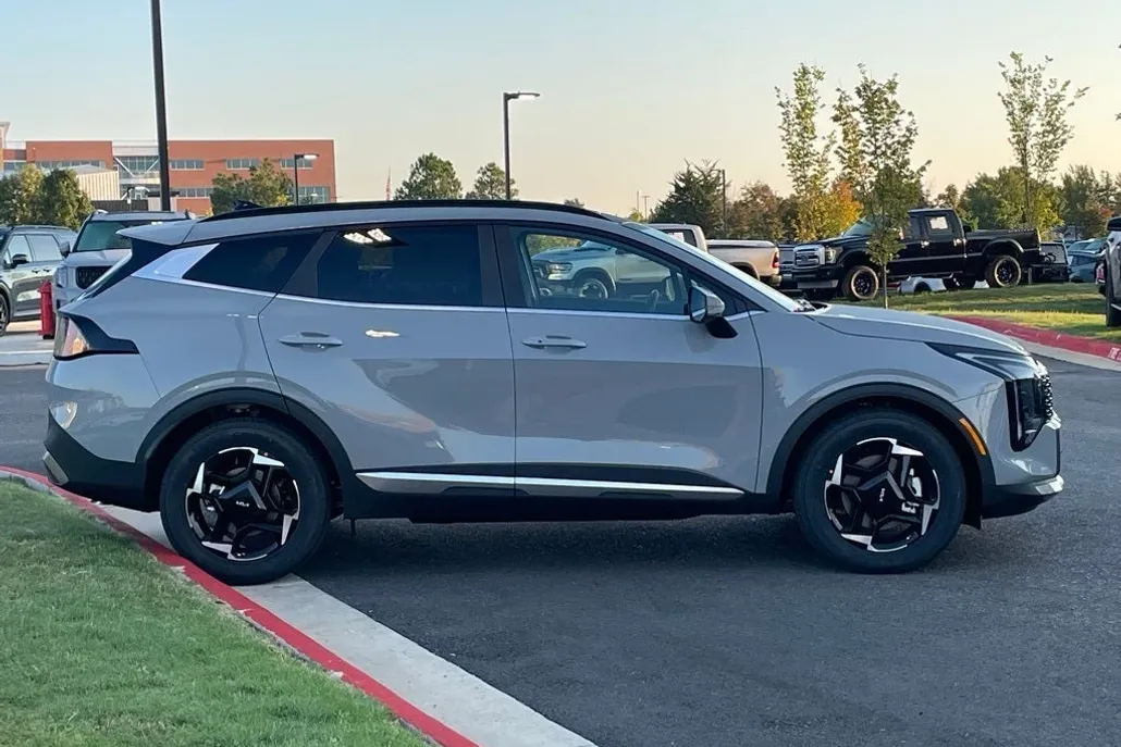 2026 Kia Sportage EX photo 1