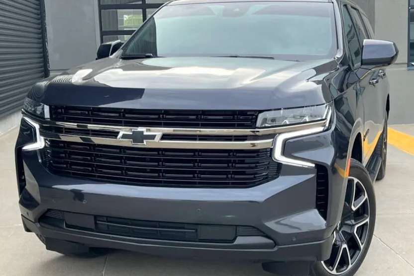2023 Chevrolet Suburban RST photo 1