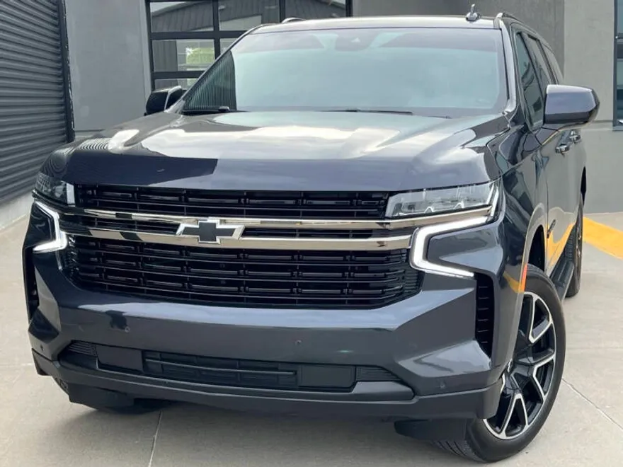 2023 Chevrolet Suburban RST photo 1