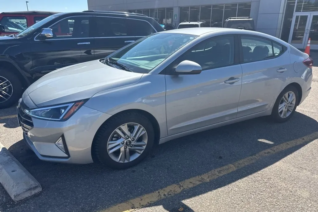 2020 Hyundai Elantra SEL photo 1