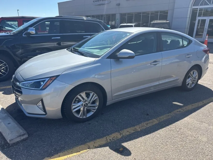 2020 Hyundai Elantra SEL photo 1