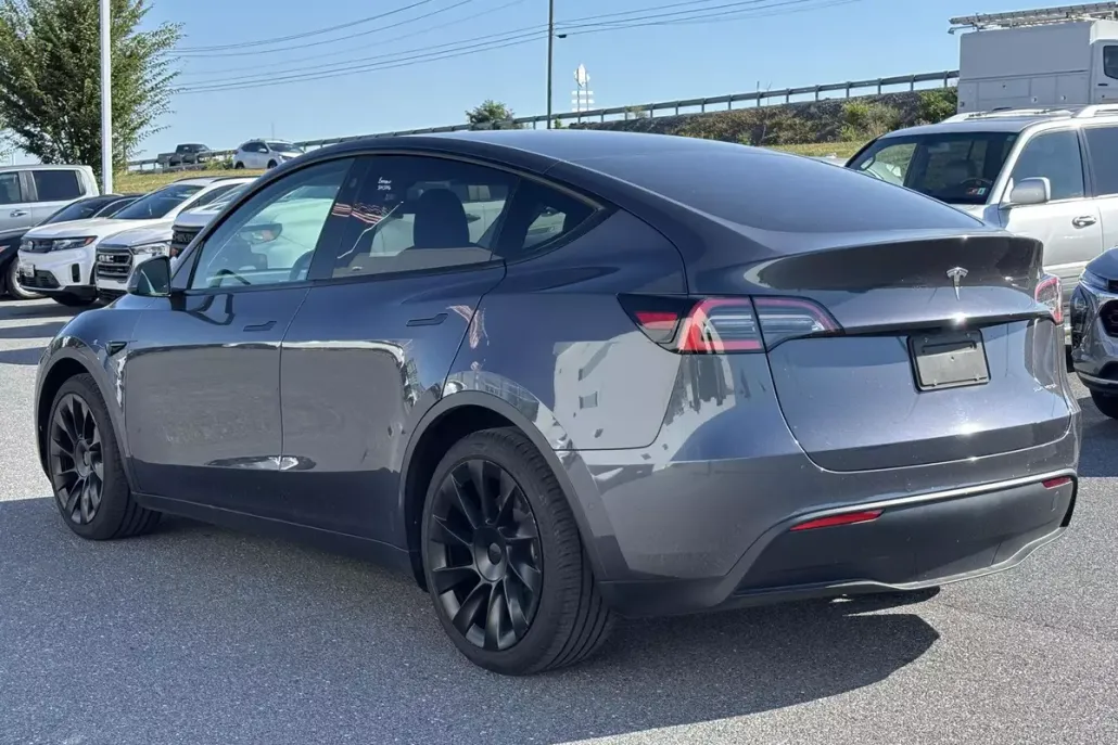 2021 Tesla Model Y Long Range photo 1